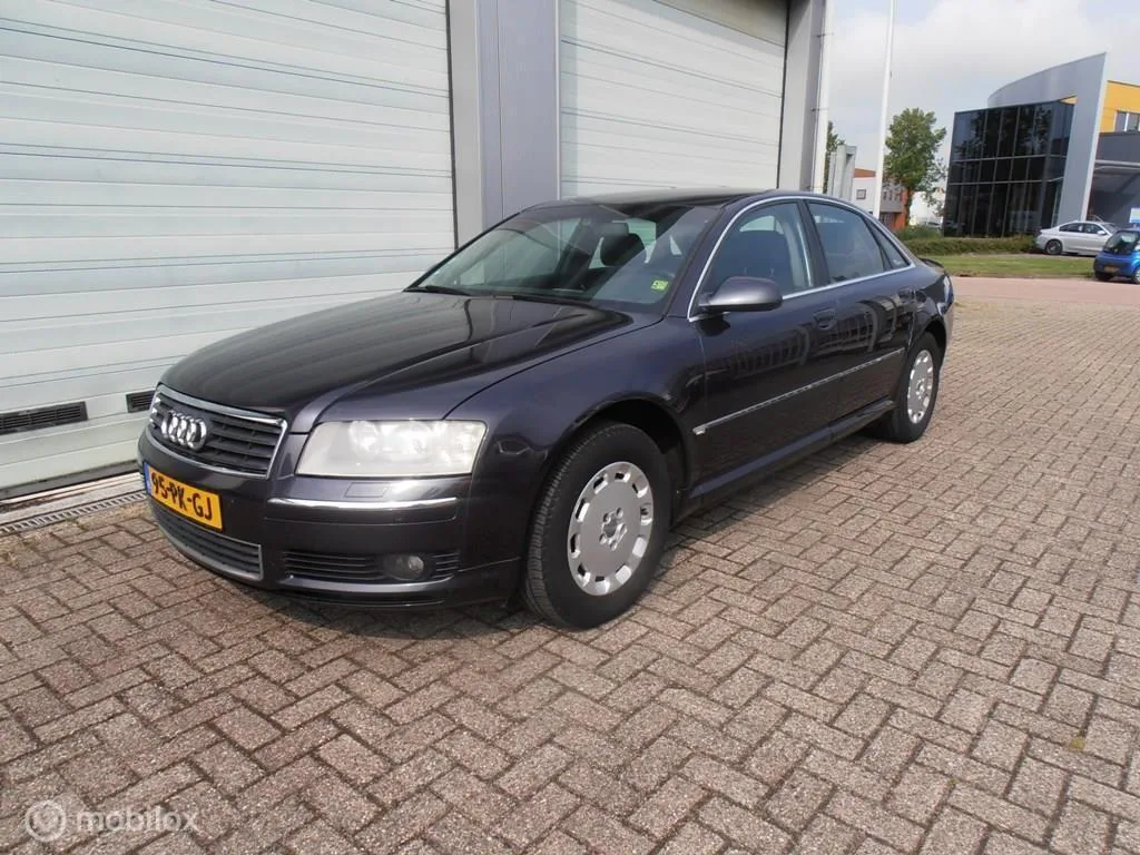 Audi A8 (2004) — foto 1