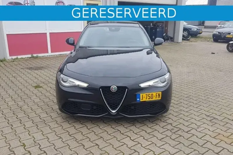 Alfa Romeo Giulia (2017)