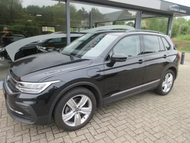 Volkswagen Tiguan (2022) — foto 1