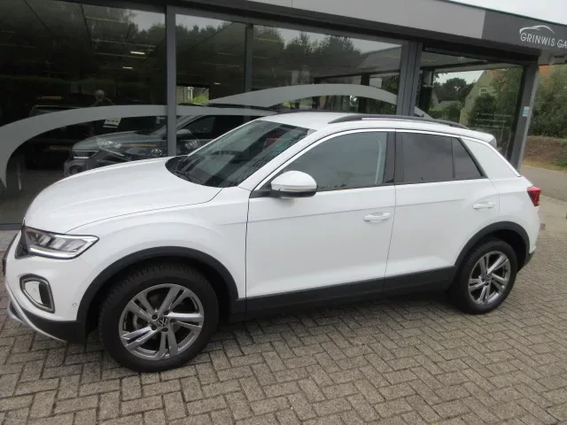 Volkswagen T-Roc (2022) — foto 1