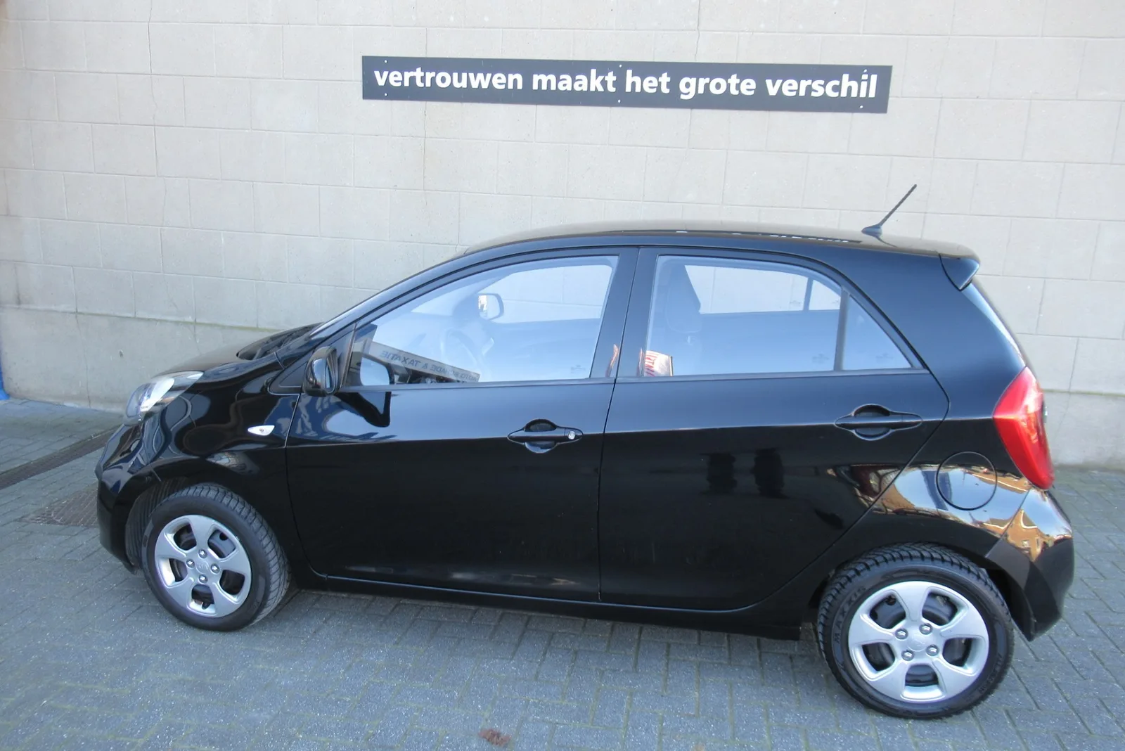 Kia Picanto (2011) — foto 1