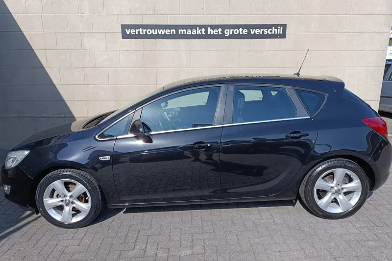 Opel Astra (2011)