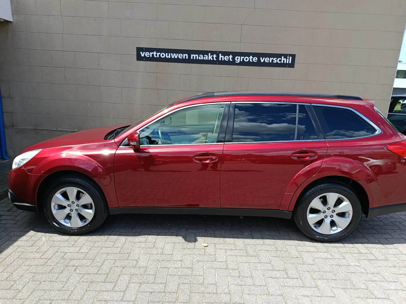 Subaru Legacy (2011) — foto 1