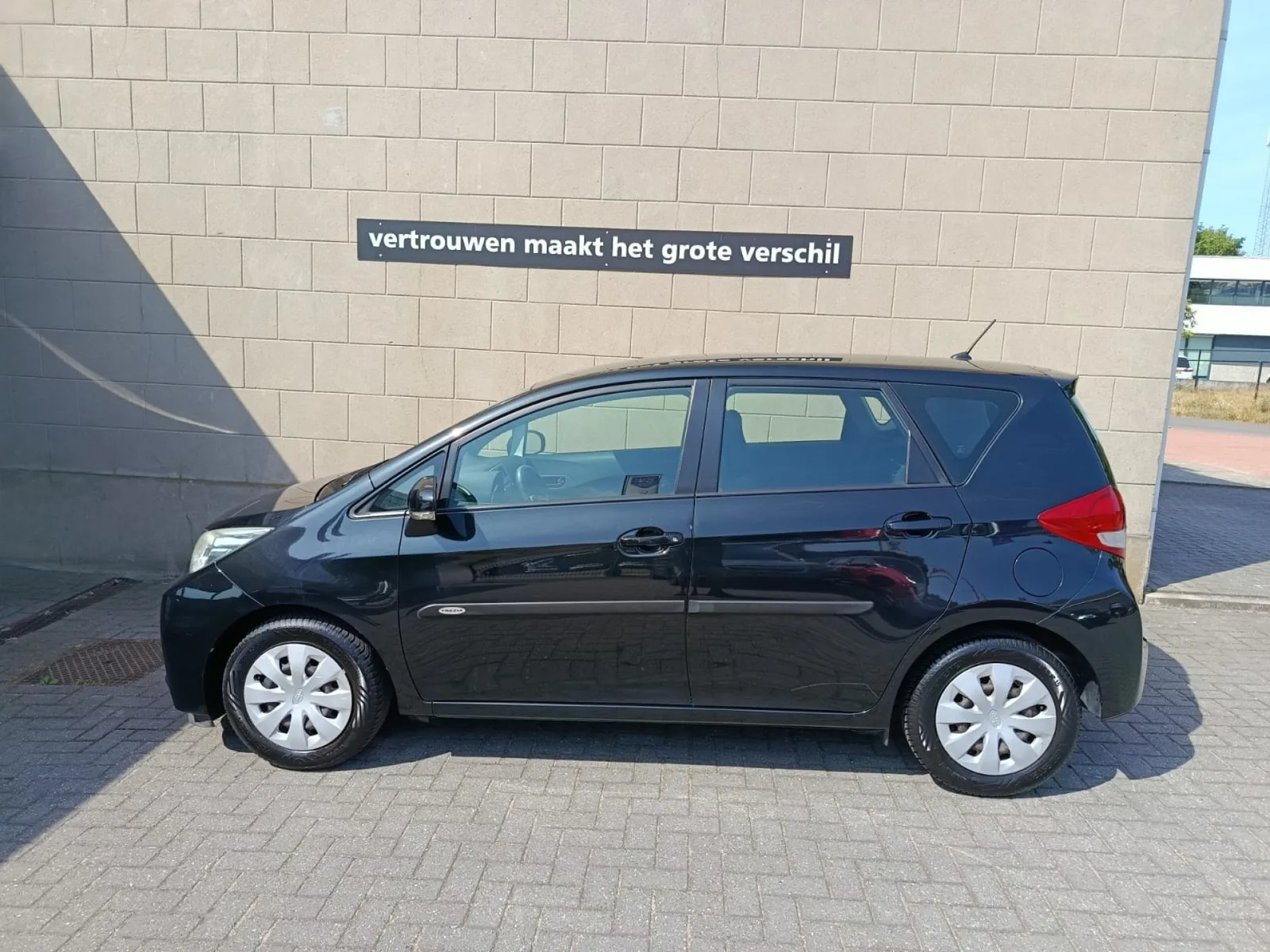 Subaru Trezia (2011) — foto 1