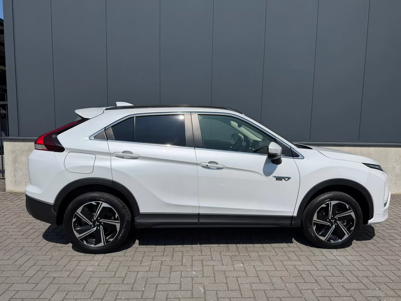 Mitsubishi Eclipse Cross (2022) — foto 1