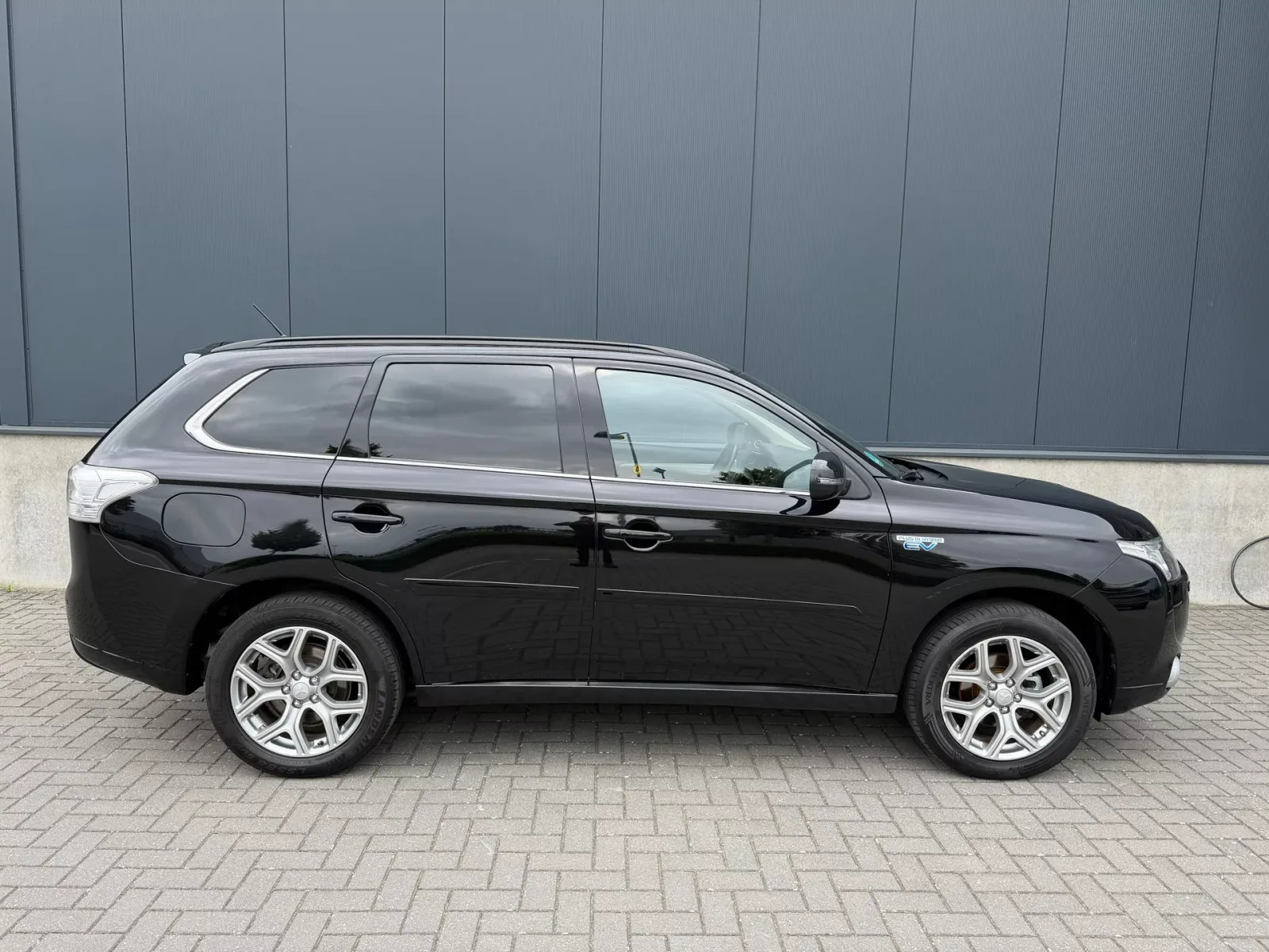 Mitsubishi Outlander (2014) — foto 1