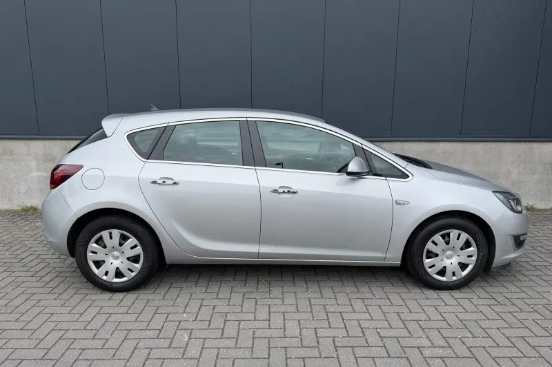 Opel Astra (2012)