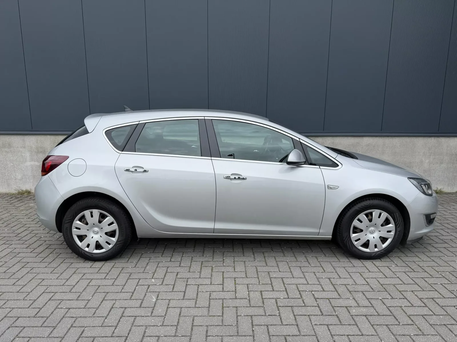 Opel Astra (2012) — foto 1