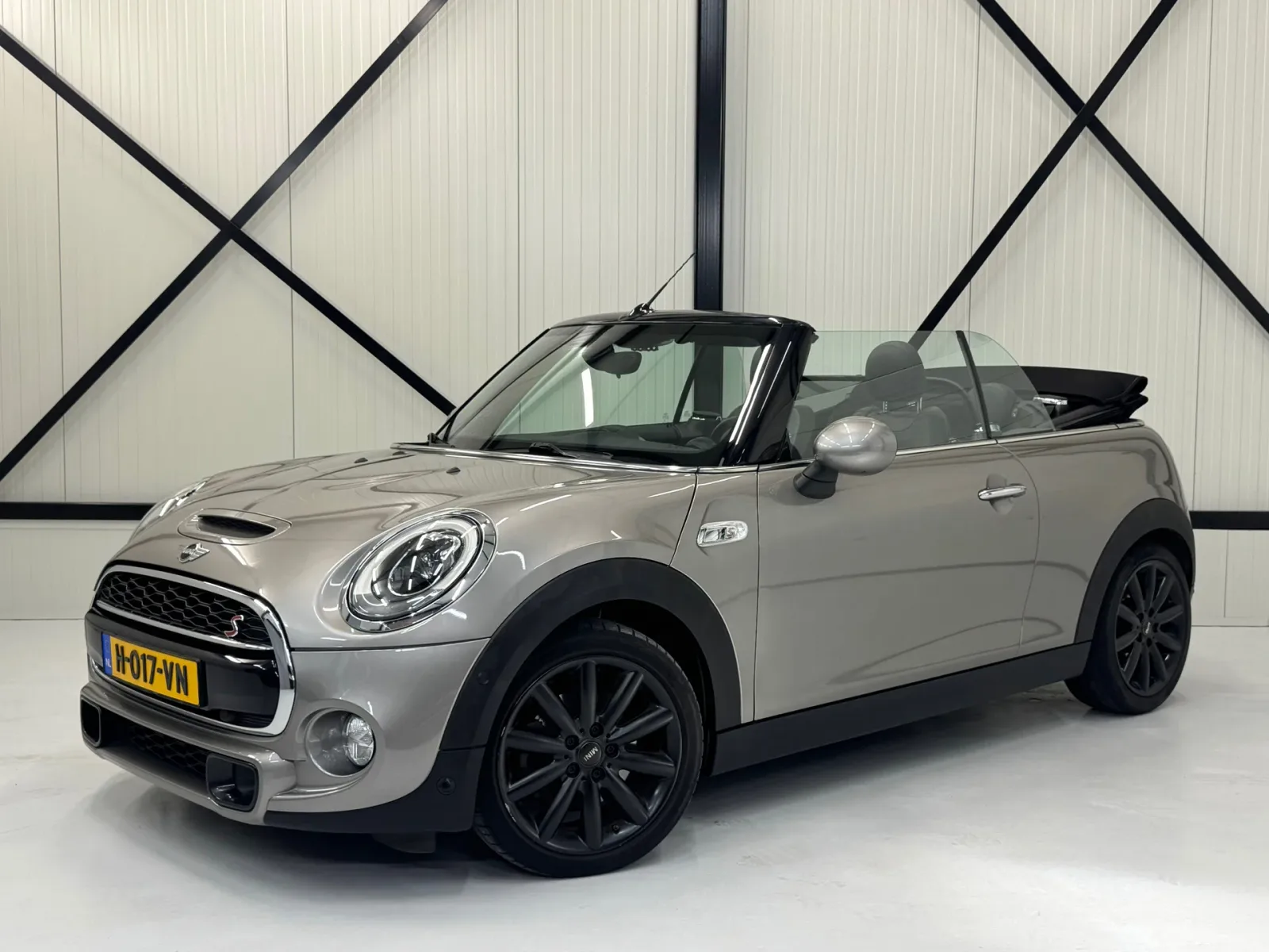 MINI Cabrio (2016) — foto 1