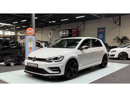 Volkswagen Golf (2019) — foto 1