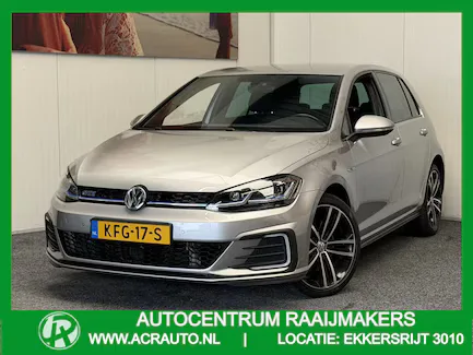 Volkswagen Golf (2020) — foto 1