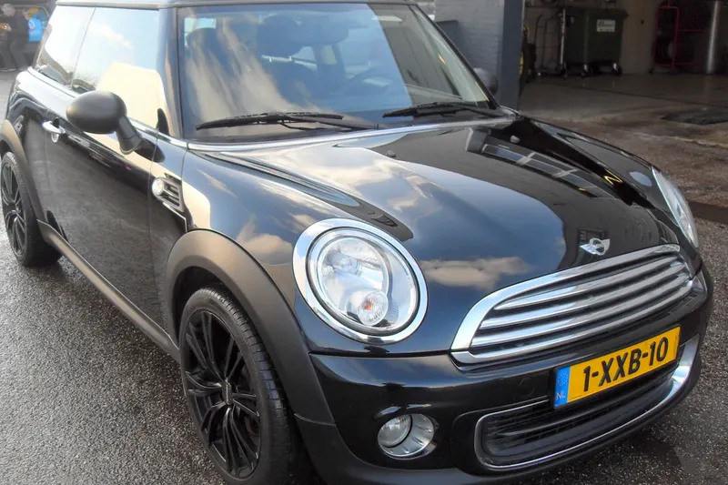 MINI One (2011)