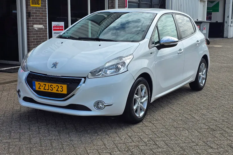 Peugeot 208 (2015)