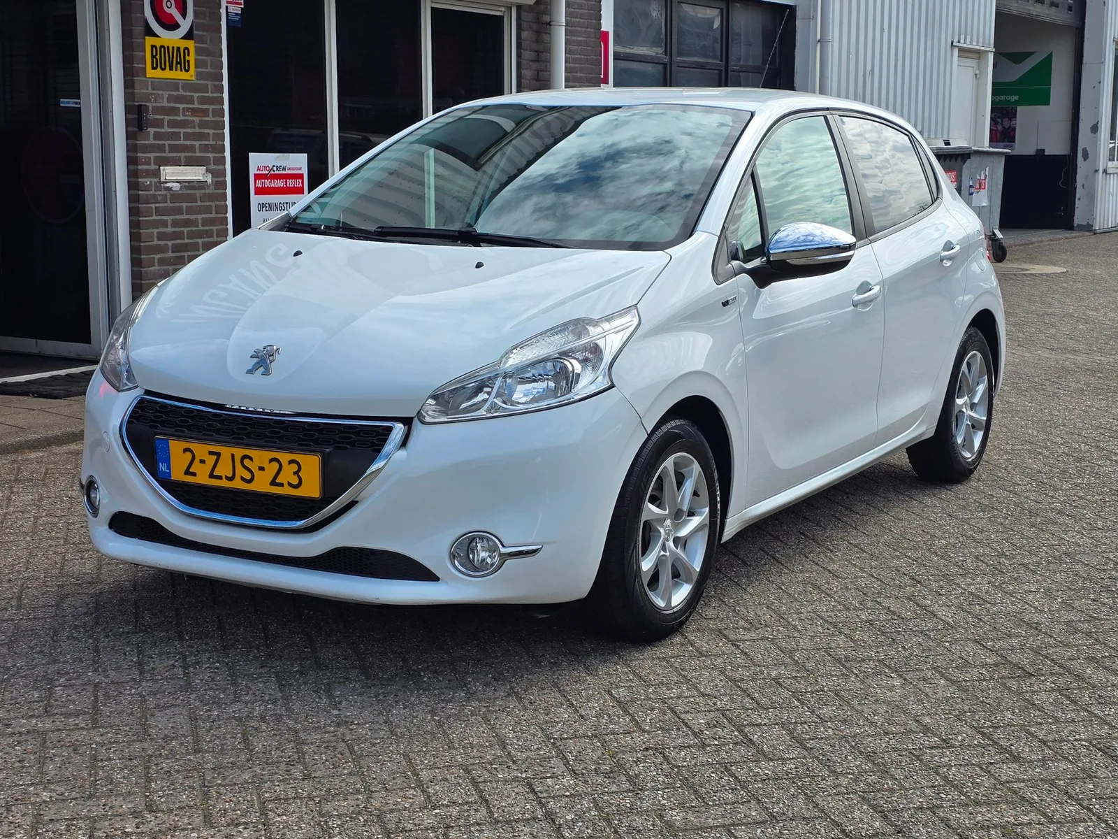 Peugeot 208 (2015) — foto 1