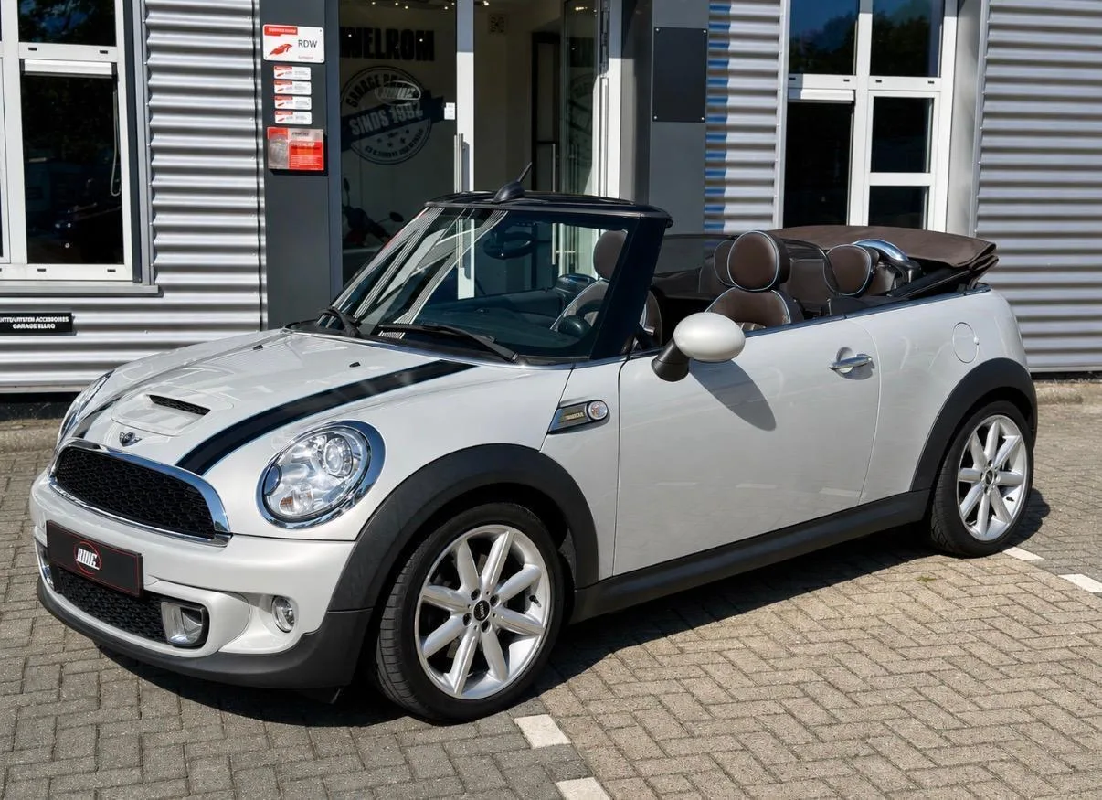 MINI Cabrio (2012) — foto 1