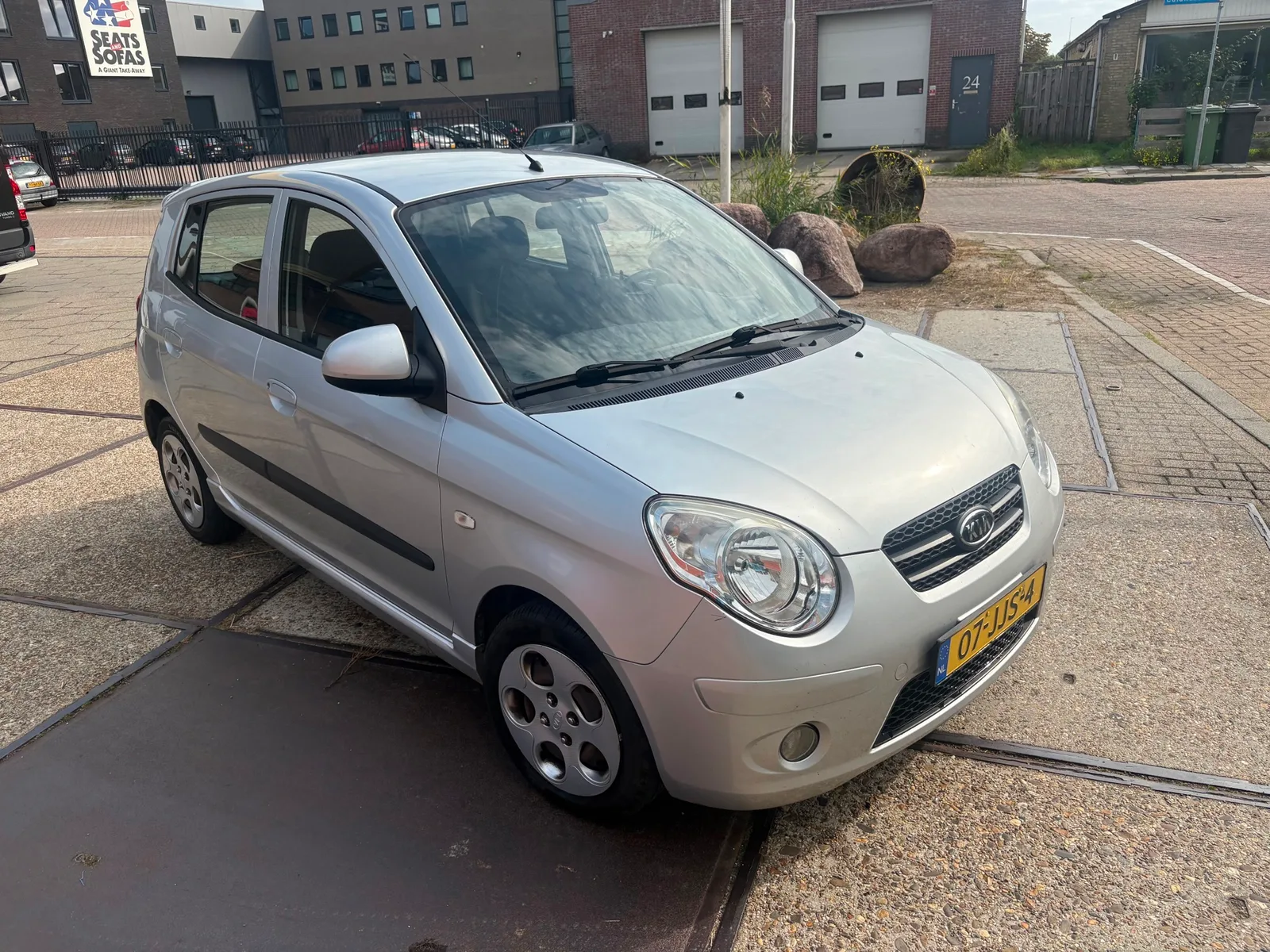 Kia Picanto (2009) — foto 1