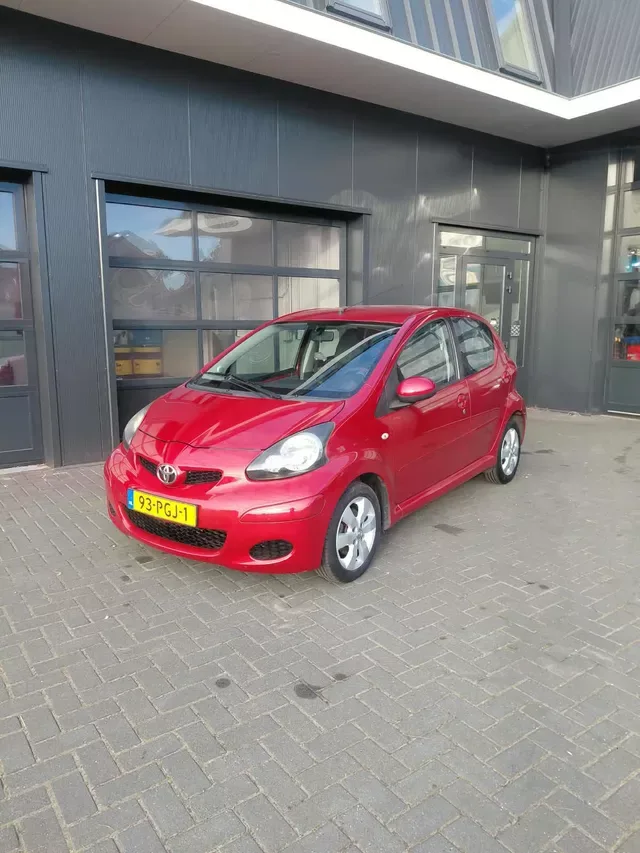 Toyota Aygo (2011) — foto 1