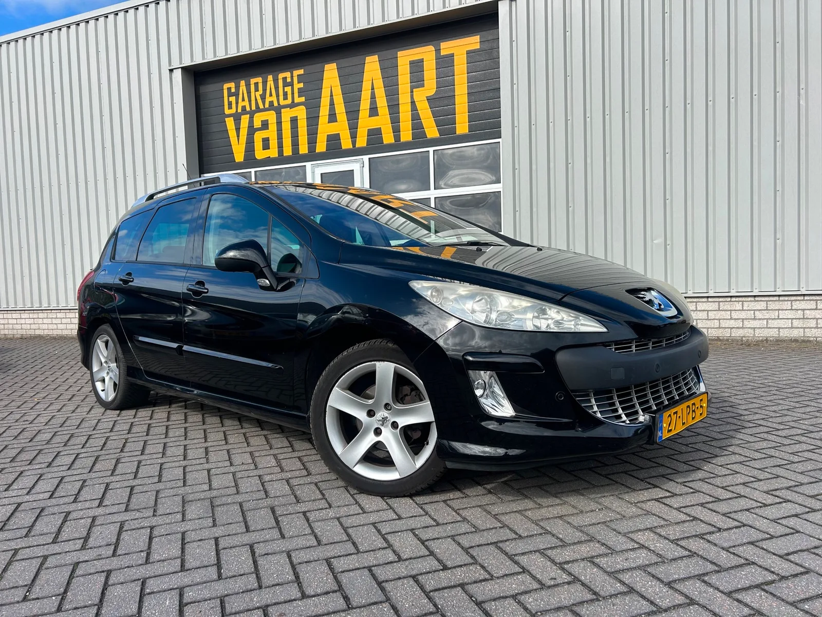 Peugeot 308 (2010) — foto 1