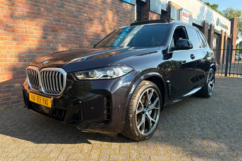 BMW X5 (2023)