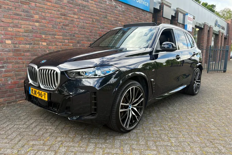 BMW X5 (2023)