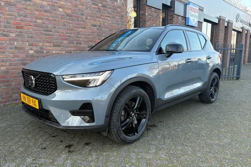 Volvo XC40 (2023)