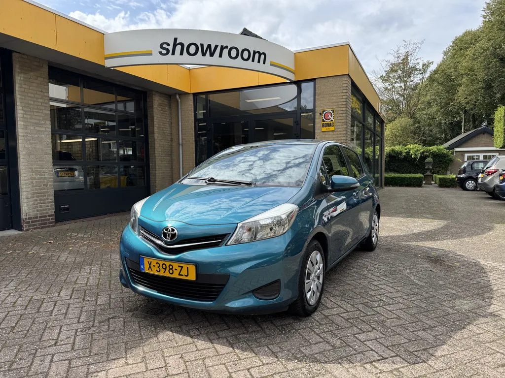 Toyota Yaris (2012) — foto 1