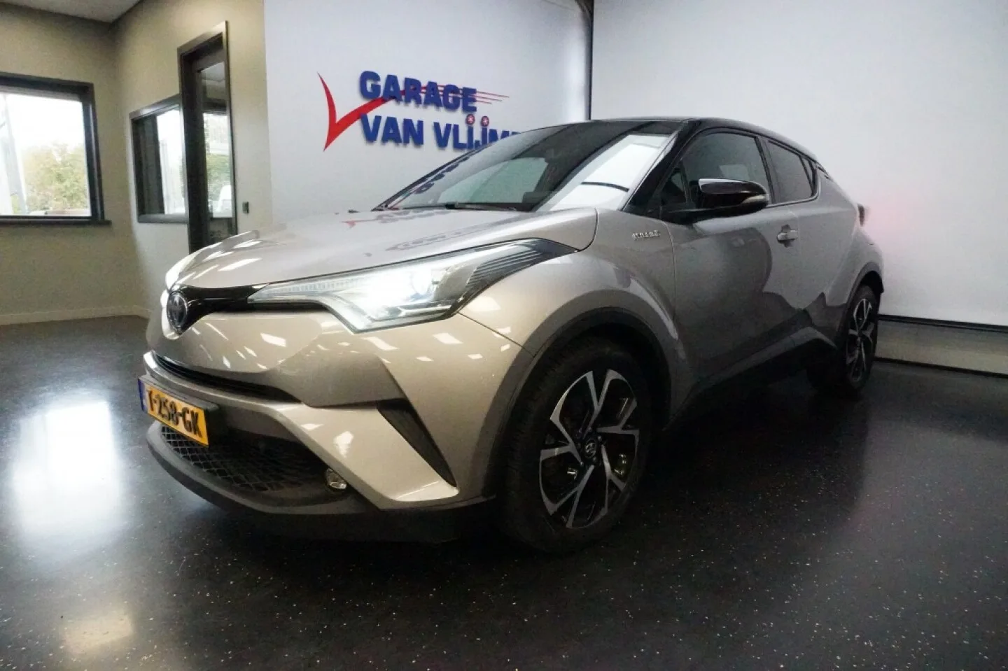 Toyota C-HR (2017) — foto 1