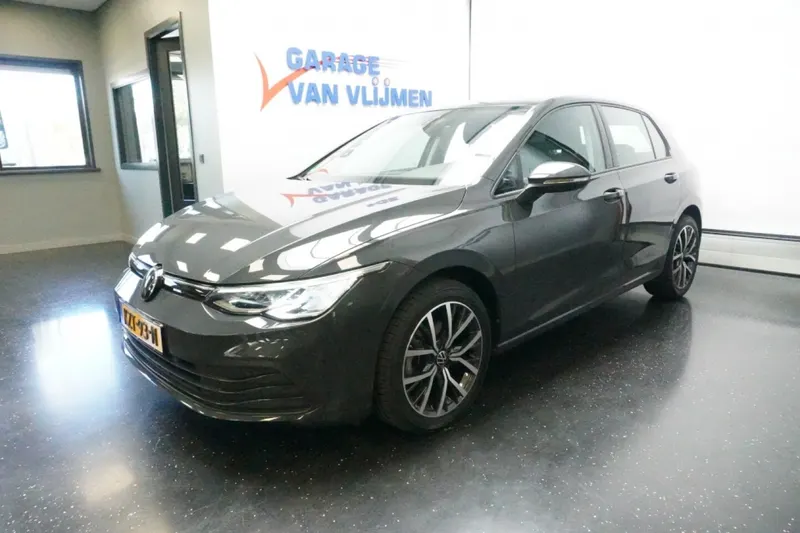 Volkswagen Golf (2023)