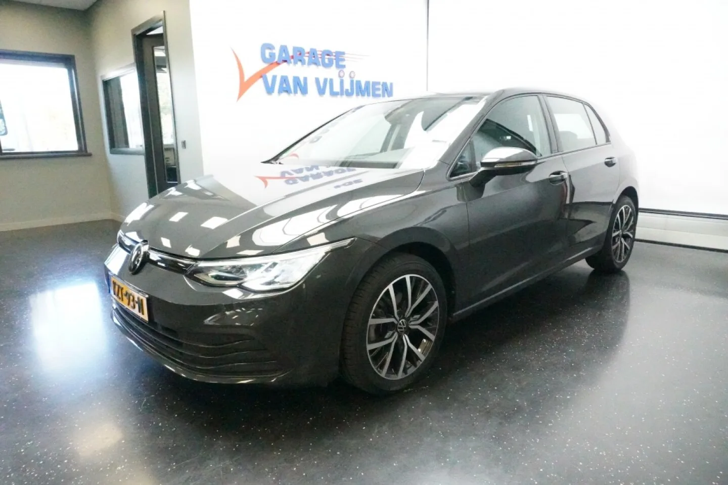 Volkswagen Golf (2023) — foto 1