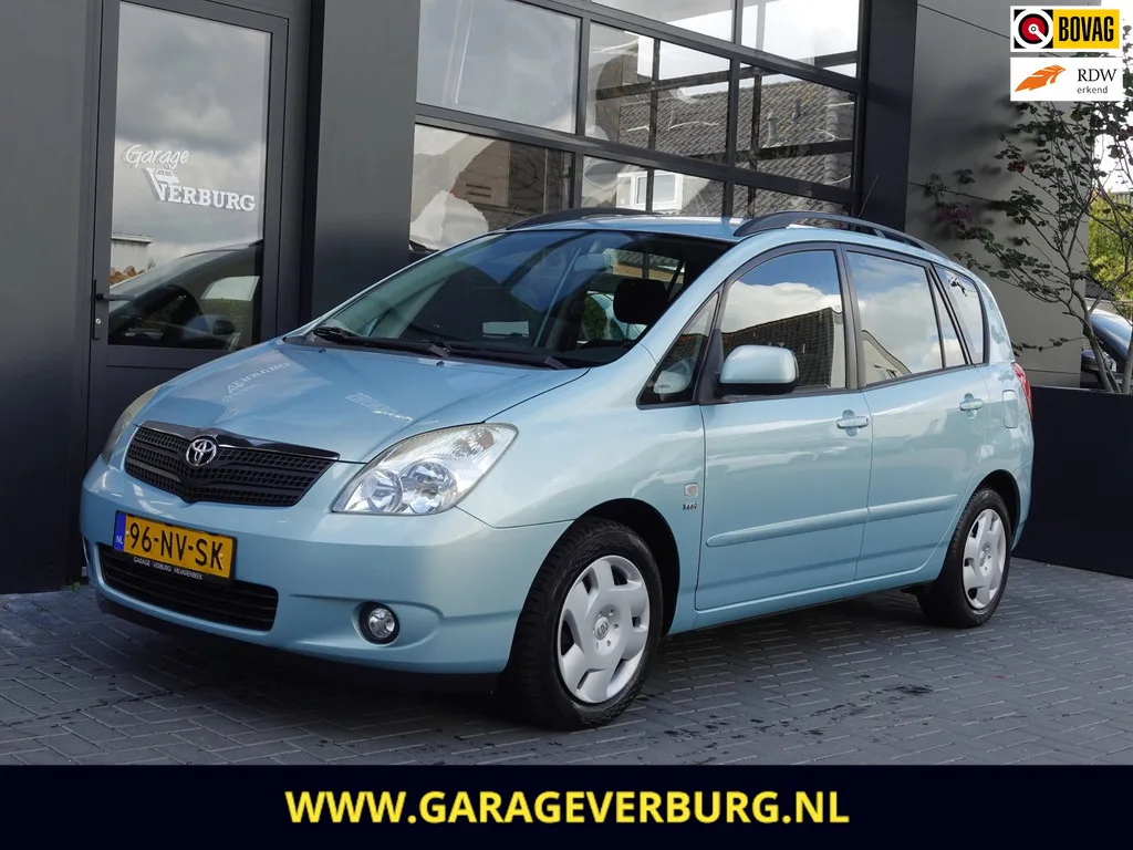 Toyota Corolla Verso (2004) — foto 1