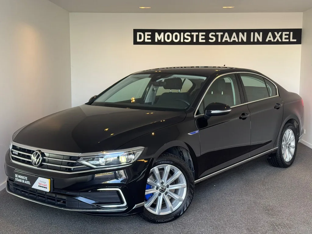 Volkswagen Passat (2021) — foto 1