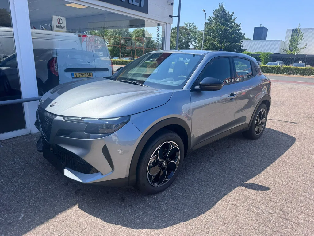Alfa Romeo Junior (2025) — foto 1
