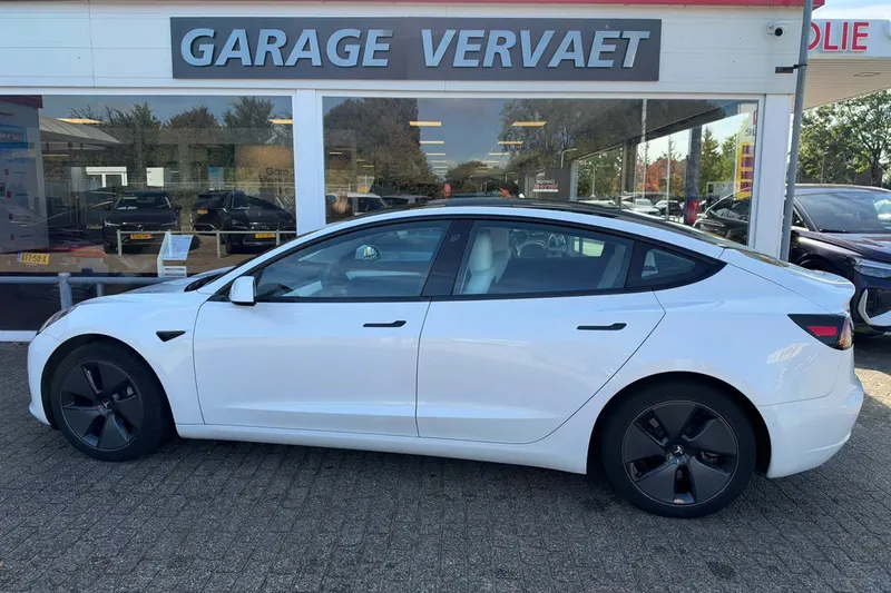 Tesla Model 3 (2021)