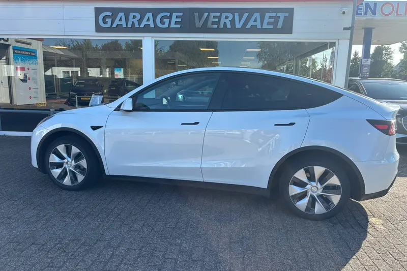 Tesla Model Y (2021)