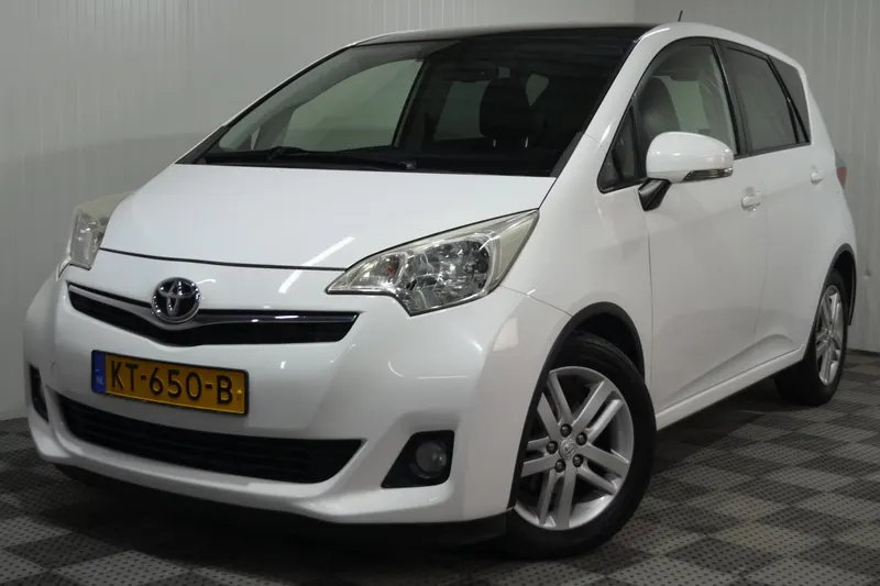 Toyota Verso-S (2012)