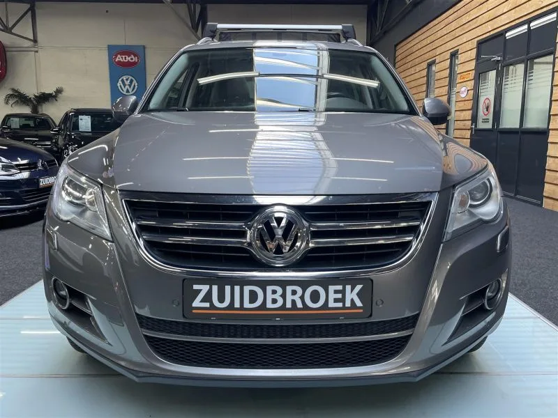 Volkswagen Tiguan (2010) — foto 1