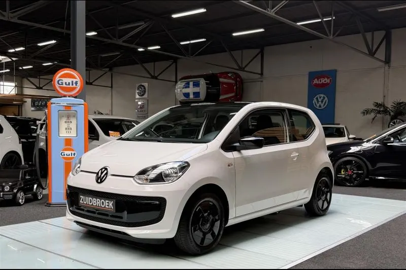 Volkswagen Up! (2015)