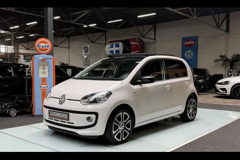 Volkswagen Up! (2015)