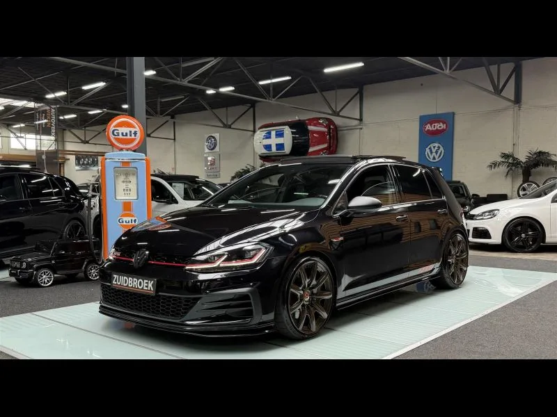 Volkswagen Golf (2019) — foto 1