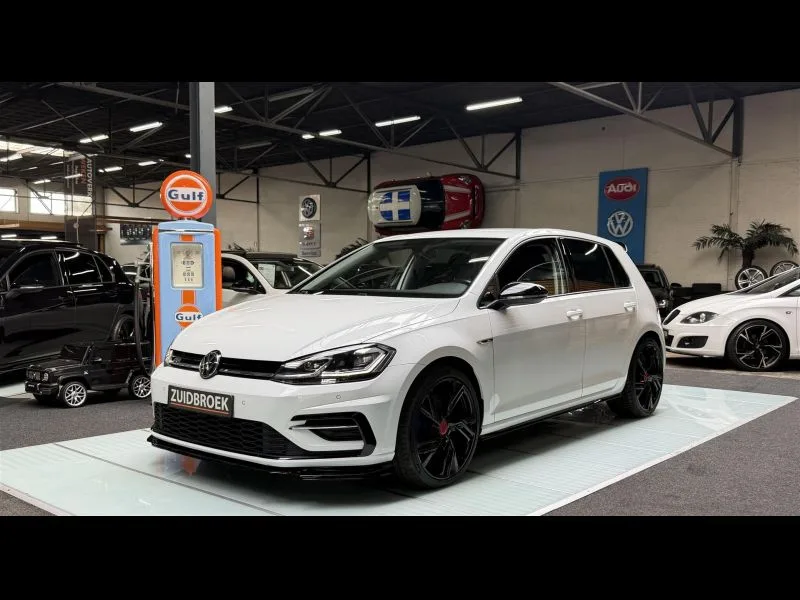 Volkswagen Golf (2019) — foto 1