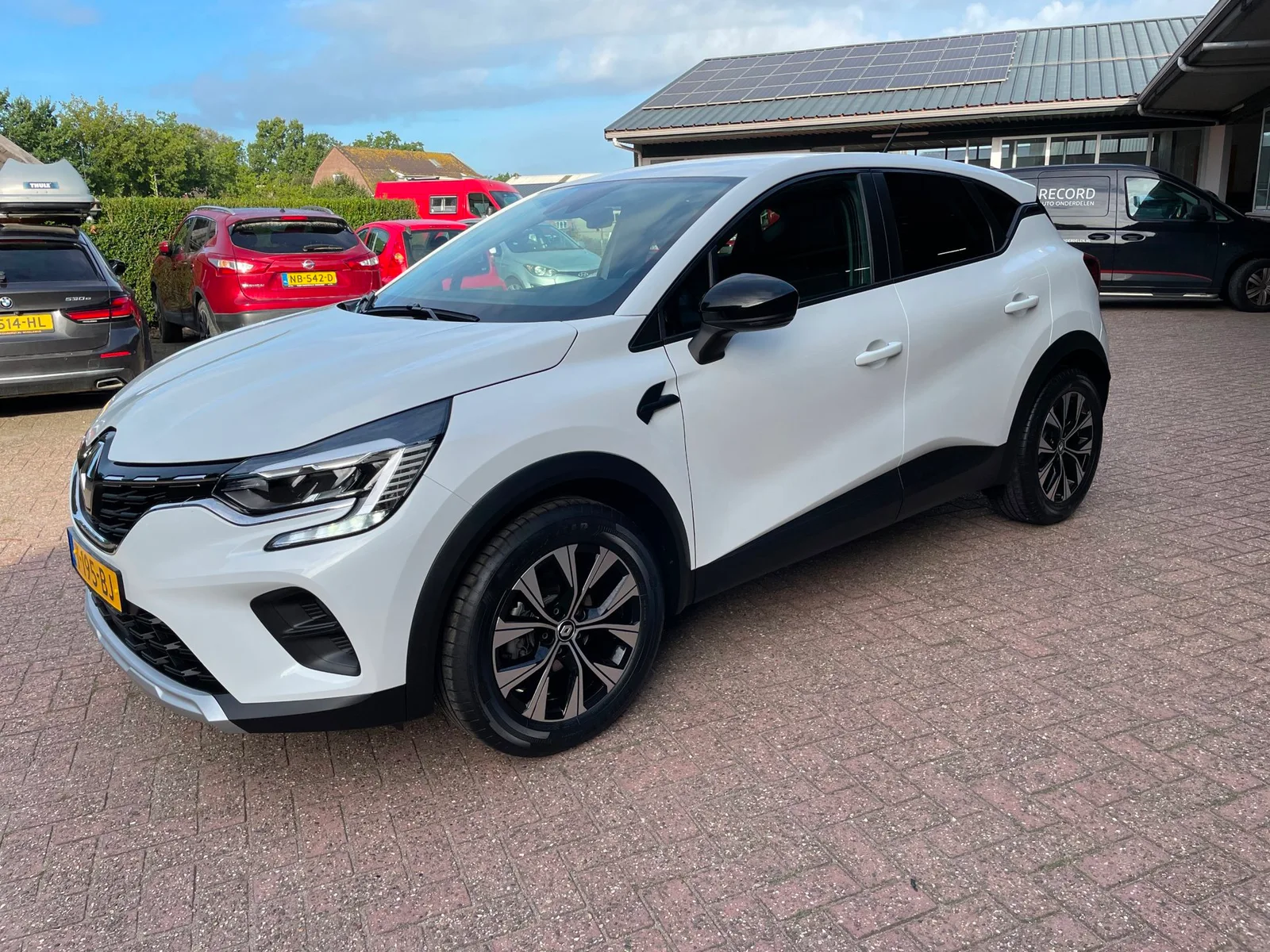 Renault Captur (2023) — foto 1