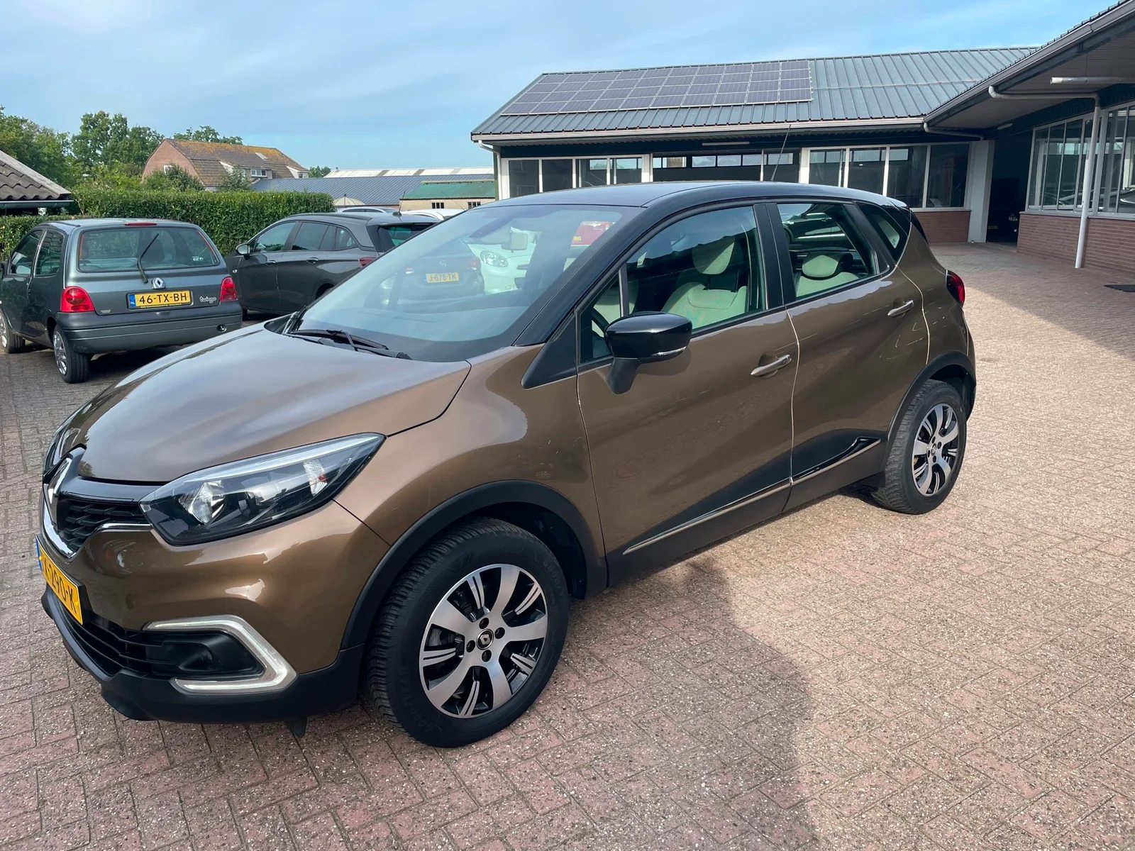 Renault Captur (2018) — foto 1