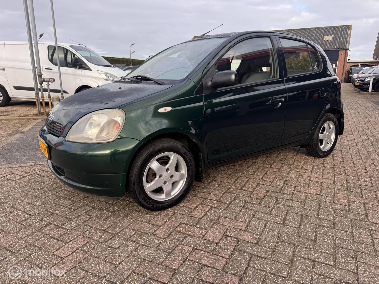 Toyota Yaris (2000) — foto 1