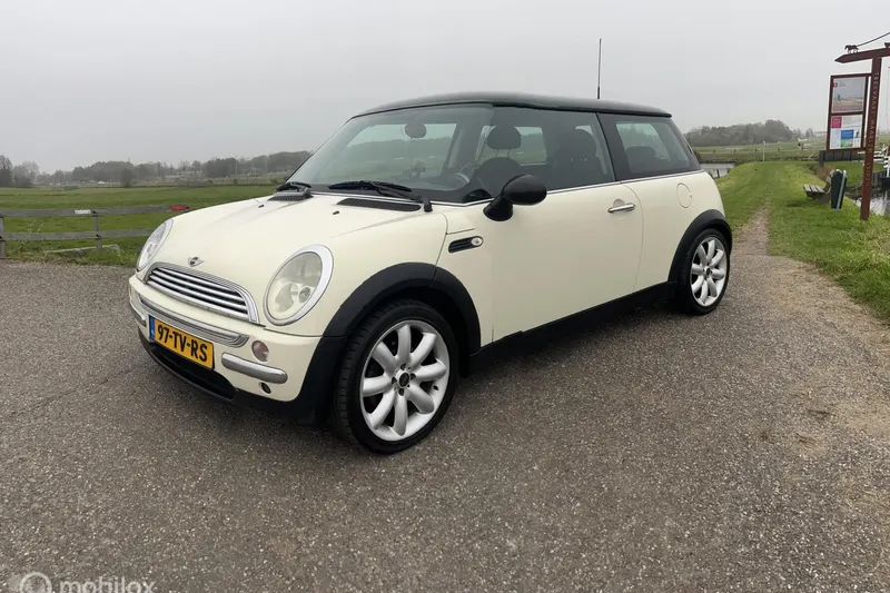 MINI One (2003)