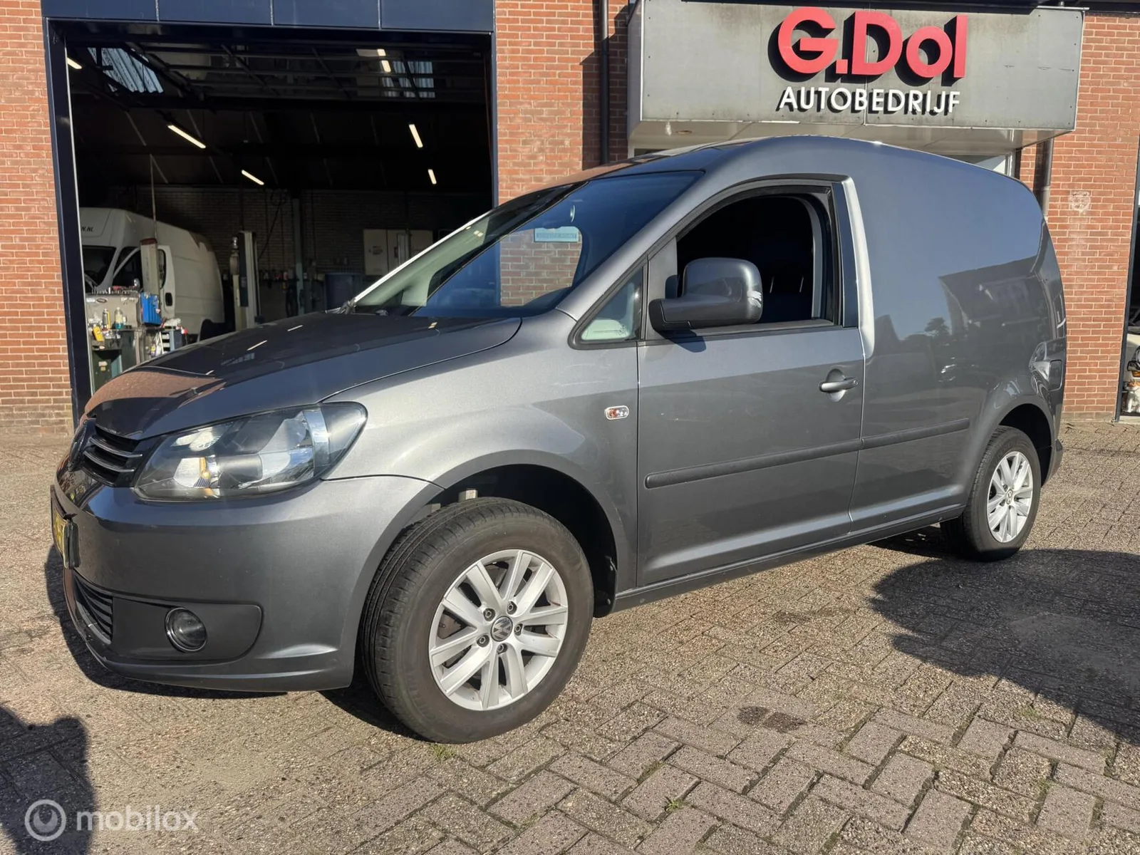 Volkswagen Caddy (2015) — foto 1