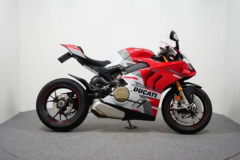 Ducati Panigale V4S (2024)