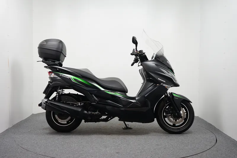 Kawasaki J 300 (2020)