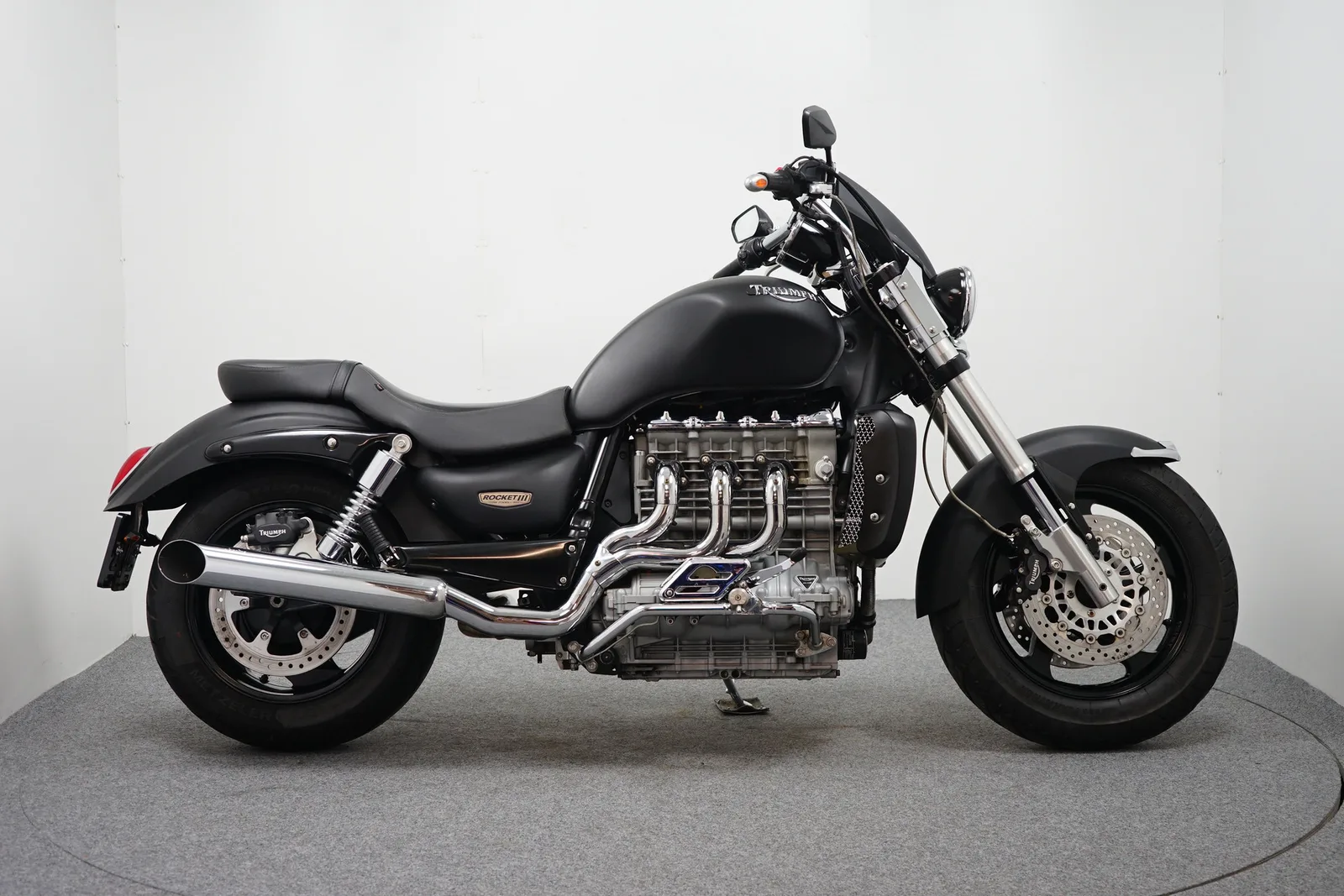 Triumph ROCKET 3 (2005) — foto 1