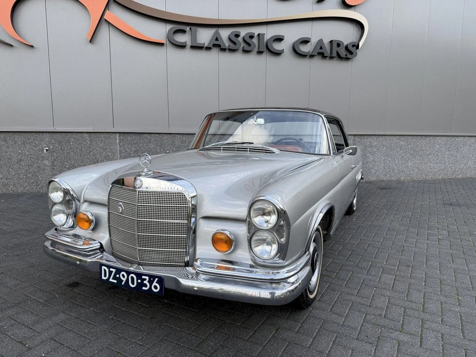 Mercedes-Benz 200-Serie (1966) — foto 1