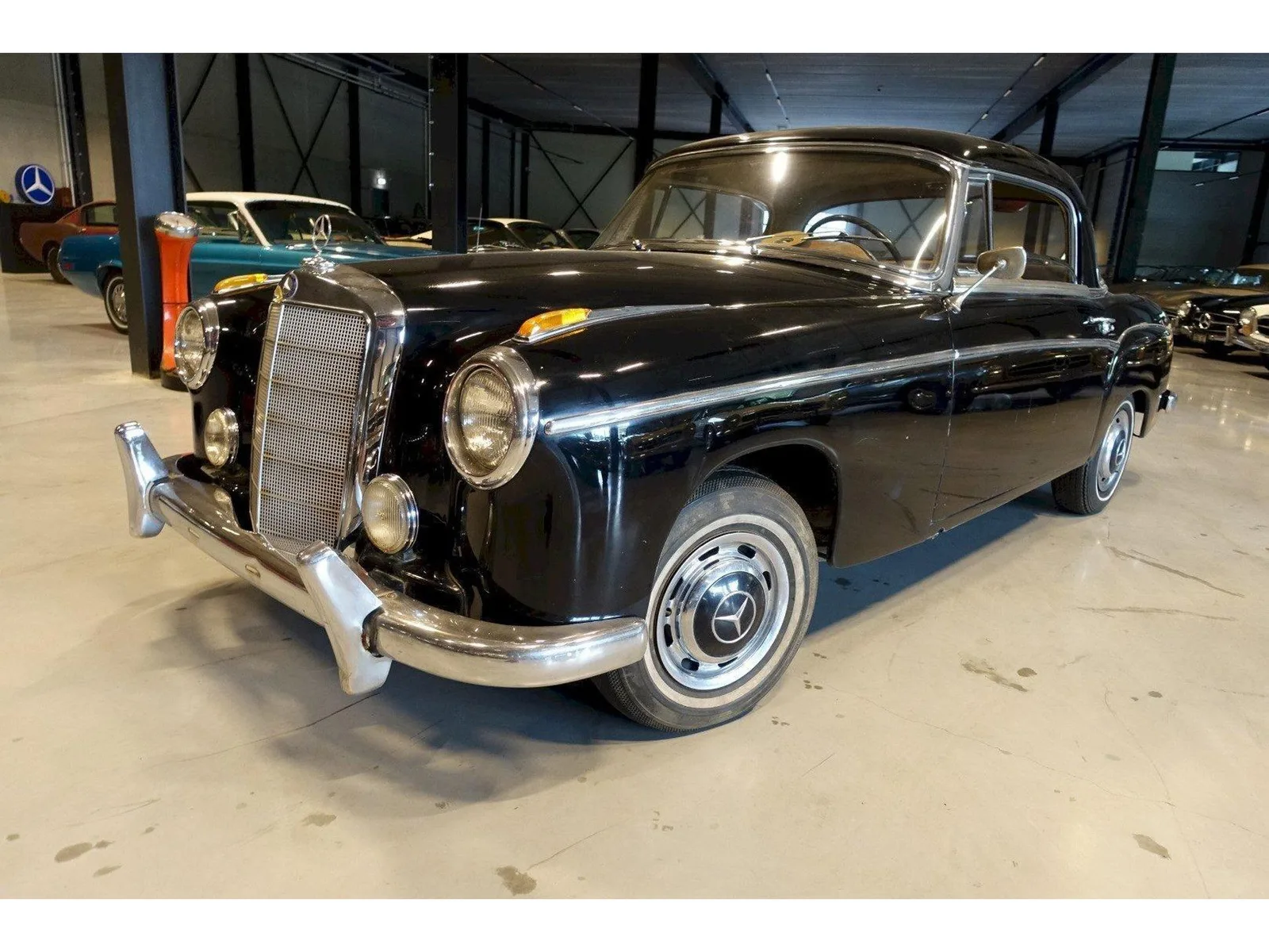 Mercedes-Benz 200-Serie (1960) — foto 1